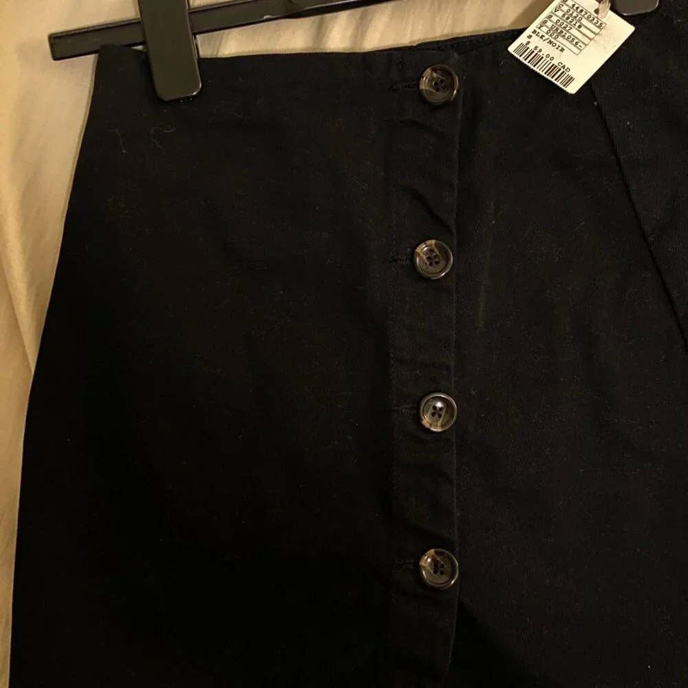 BLACK FALL SKIRT 🍂☕️ (Never worn with tags!) - Picture 3 of 3